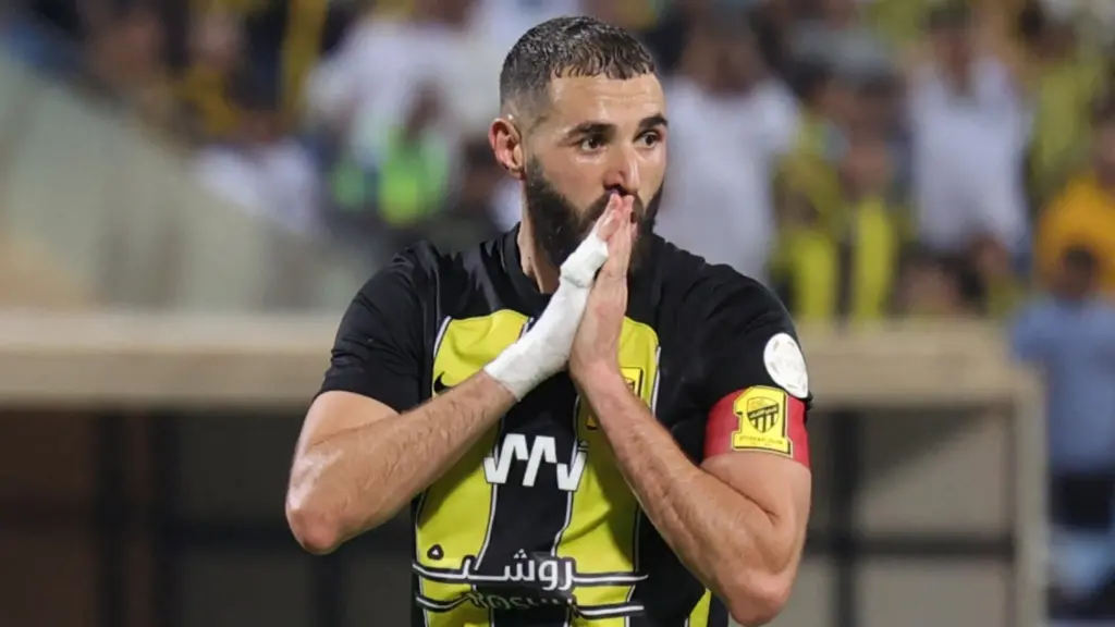 أنباء محزنة حول اللاعب بنزيما لاعب الاتحاد!
