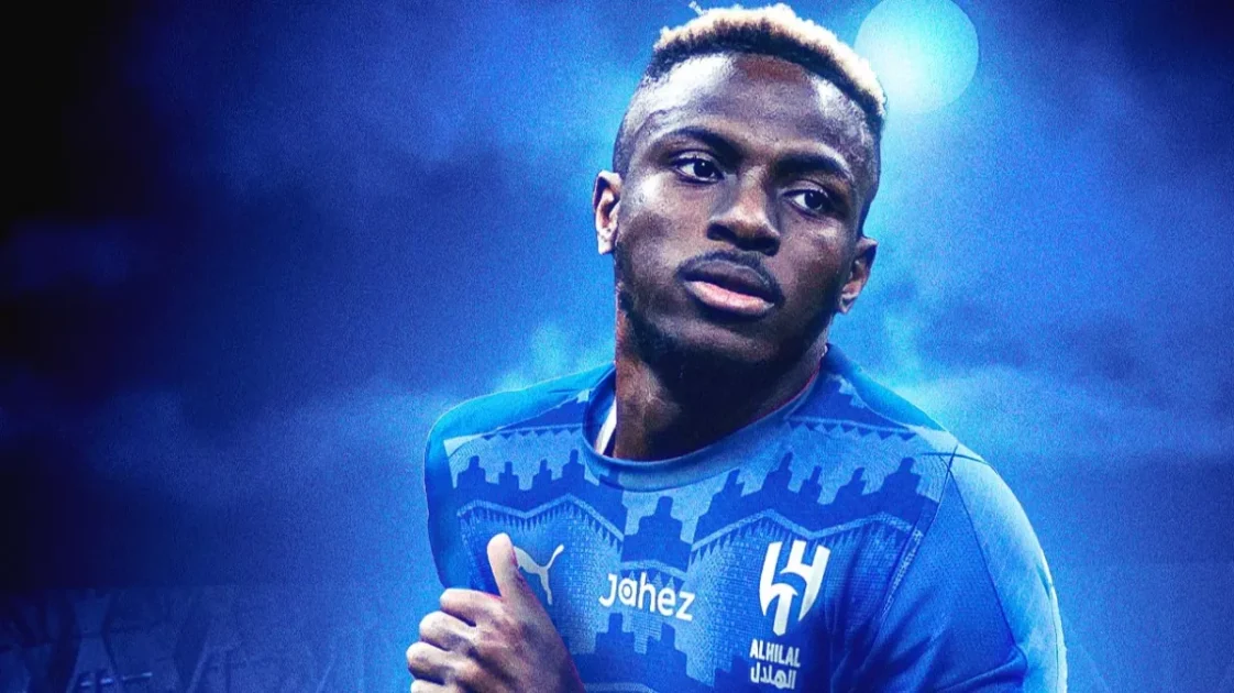 أوسيمين يتألق بتوقيع رسمي في متجر الهلال
