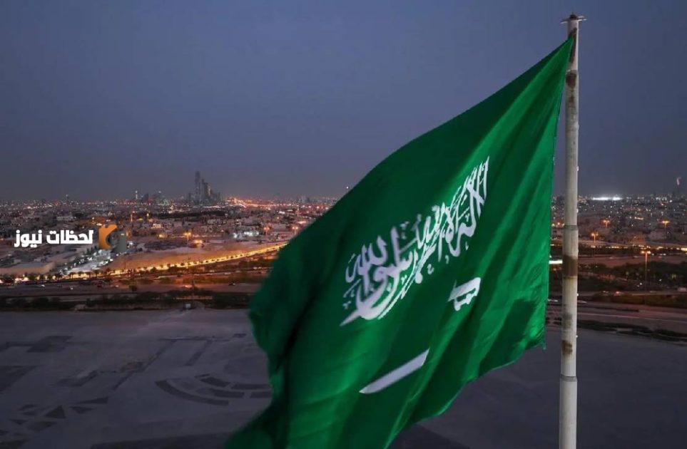 ارتفاع علم المملكة بالدرعية على أطول سارية في الرياض يجسد رمزاً وطنياً سياحياً