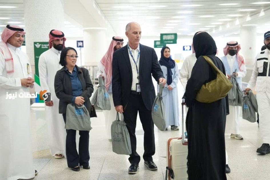 استقبال أولى رحلات الحج البريطانية بمطار الملك عبدالعزيز