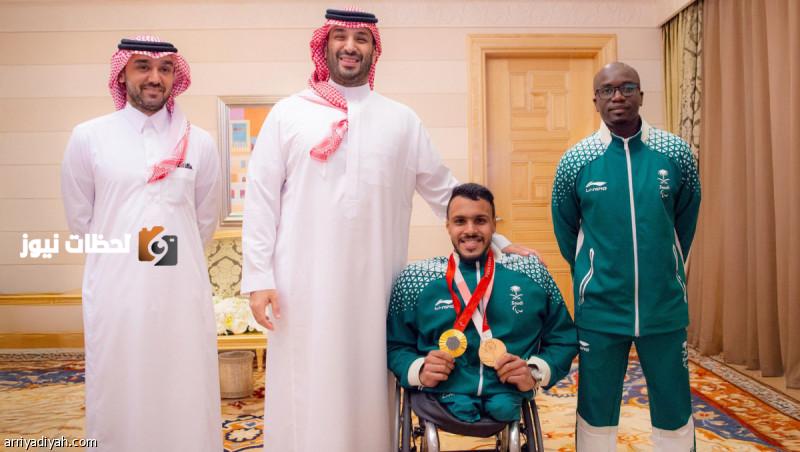 استقبال ولي العهد للبطل القرشي الفائز بذهبية دورة باريس يثير الإعجاب
