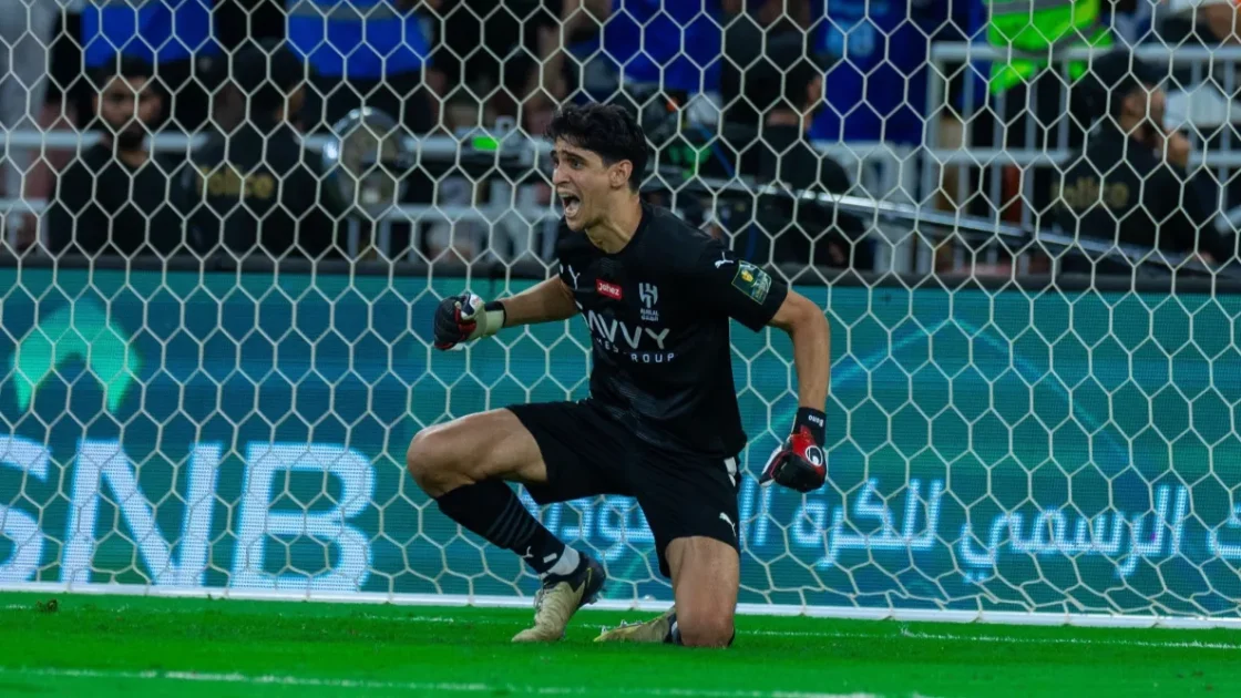 الأزرق يستعد لاختيار بديل العويس بعد رحيله عن الهلال