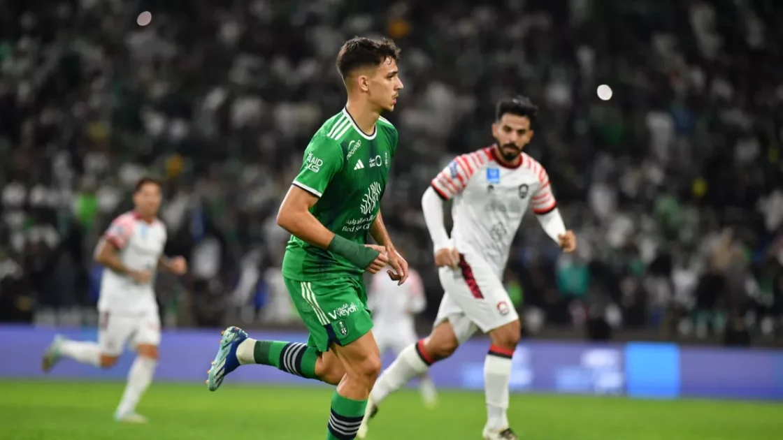 الأهلي يفرض شرطًا قاسيًا لرحيل فيجا إلى بورتو الصيف المقبل
