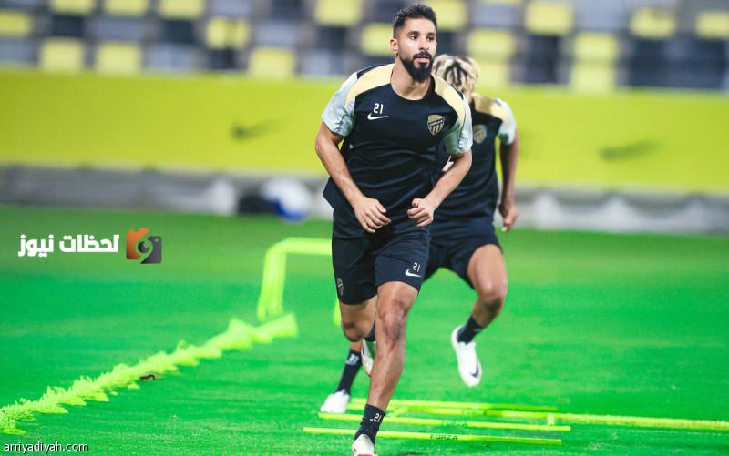 الاتحاد يستعد لمواجهة حاسمة.. الشهري يلمس الكرة واستعدادات تهز الدوري