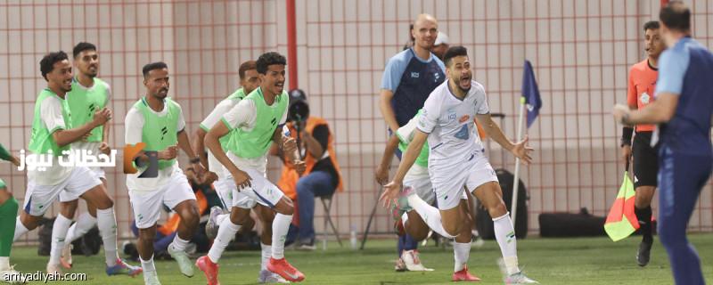 الفتح يتفوق على ضمك وينقذ نفسه من شبح الهبوط في الدوري الممتاز