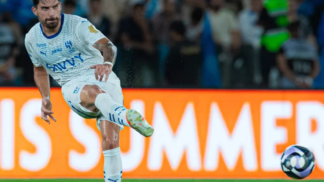 الهلال يحقق تعادلاً مثيراً أمام الوحدة في دوري روشن للمحترفين