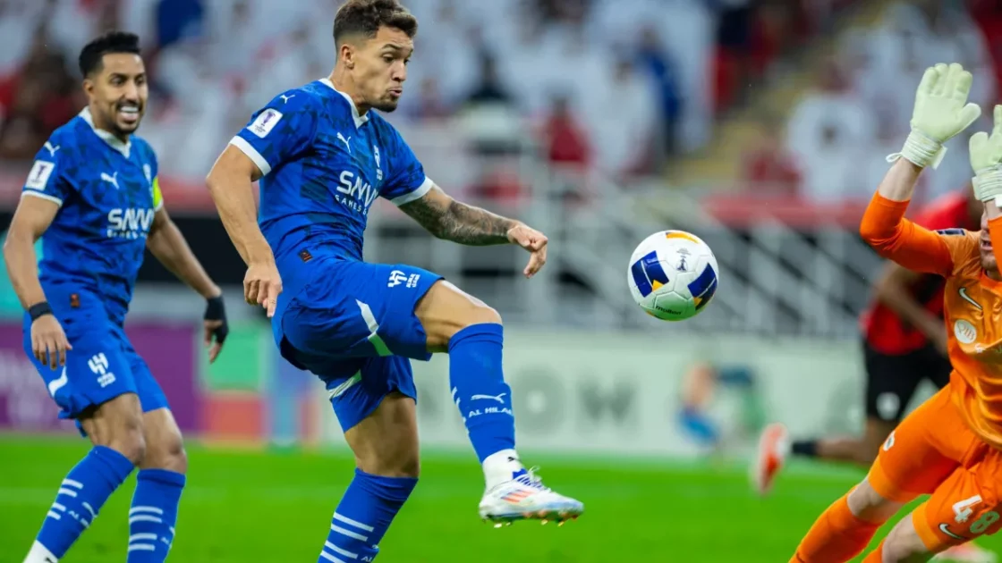الهلال يخسر جناحه أمام الفتح في دوري روشن للمحترفين
