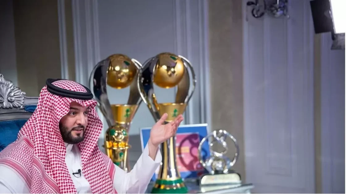 الهلال يستعرض خيارات المدربين ويواجه الانتقادات