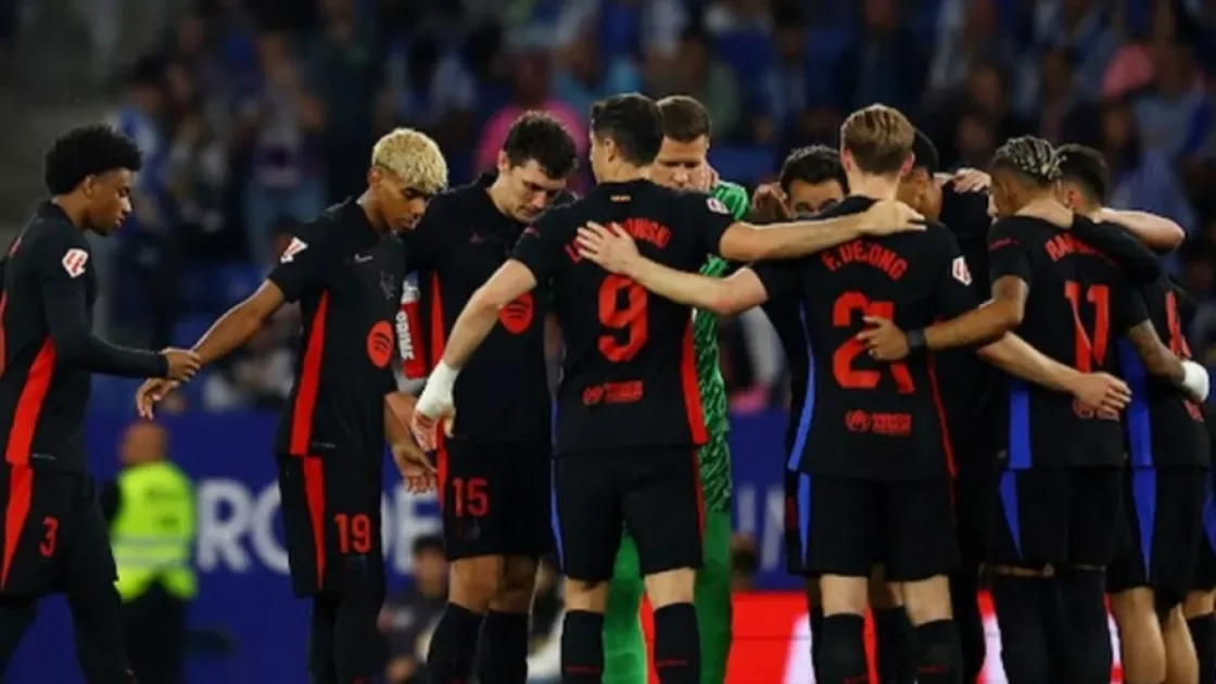برشلونة يحتفل بلقب الدوري الإسباني للمرة 28