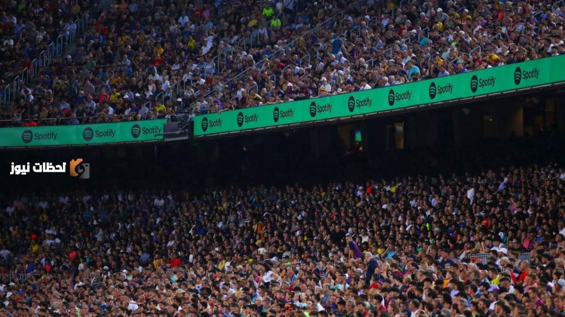 جماهير برشلونة تصور بنر مثير في الكلاسيكو لرسالة للاعبين