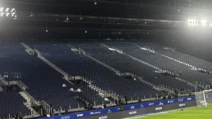 جمهور الهلال يثير الدهشة.. صدمة للاعبين قبل مباراة العروبة