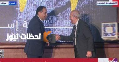 رئيس الوزراء يكرم بعض الشخصيات المميزة في هيئة الإسعاف المصرية