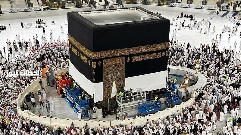 رفع الجزء السفلي من كسوة الكعبة استعدادا لموسم الحج 2023