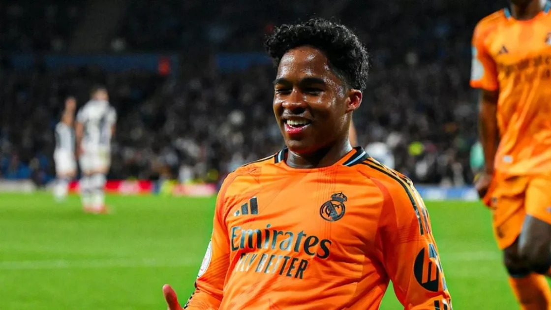 ريال مدريد يحتفي بثلاثي مرشح لجائزة