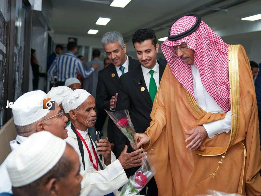 سفير خادم الحرمين يقوم بجولة تفقدية لطريق مكة في مطار البيضاء