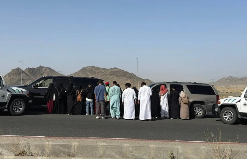 ضبط 6 وافدين و14 مواطن لنقل 99 حاج بلا تصاريح لمكة