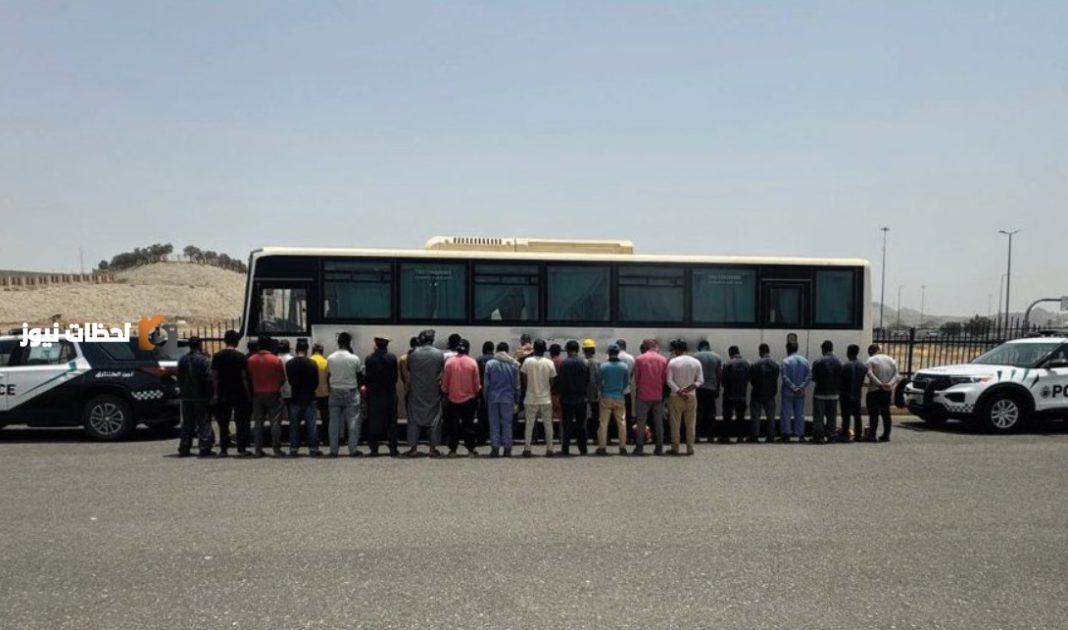 ضبط مقيم لنقله 35 مقيمًا لا يحملون تصريح حج في حافلة.