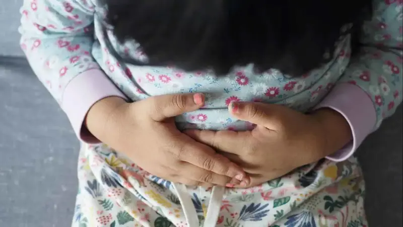 علاقة الفقر والتوتر في الطفولة بأمراض الأمعاء وتأثيرها على الصحة العامة