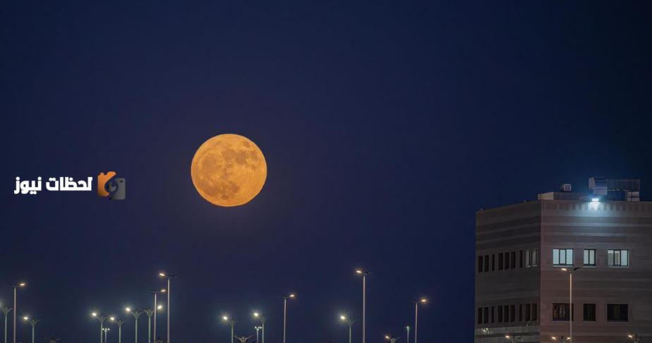 قمر التربيع الأخير يضيء سماء جدة اليوم بشكل رائع