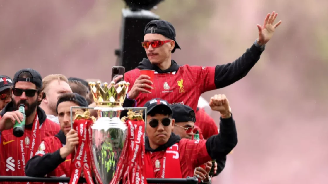 ليفربول يستعد للكشف عن 3 صفقات جديدة لتعزيز الفريق