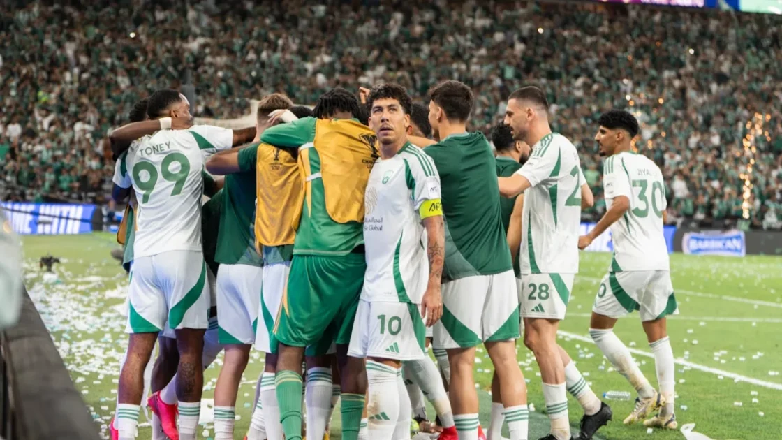 محترف الأهلي يغيب عن مواجهة الشباب في دوري روشن مع التصريح