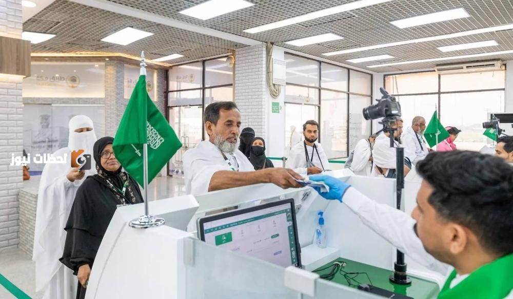 مدير مدرسة متقاعد من دكا يحقق حلمه في الحج الأول عبر طريق مكة