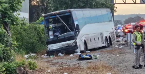 مقتل واصابة ثلاثة وثلاثين شخصا في حادث تصادم بلوس انجلوس
