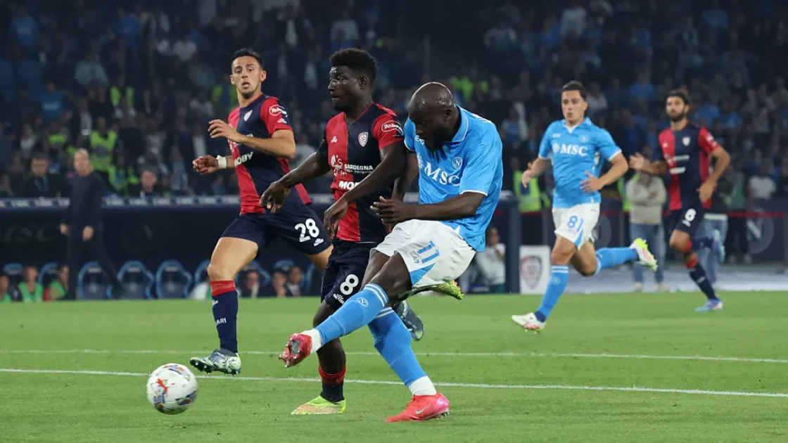 نابولي يتوج بلقب الدوري الإيطالي بعد الانتصار على كالياري