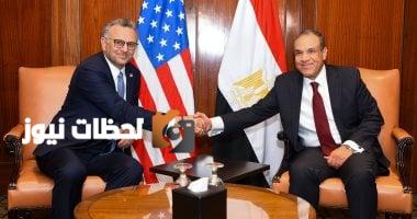 وزير الخارجية يناقش القضايا الإقليمية مع مستشار ترامب