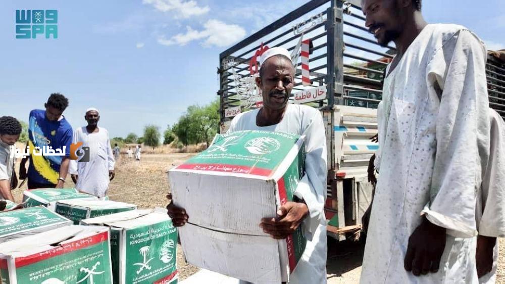 مركز الملك سلمان للإغاثة يوزع 825 سلة غذائية في ولاية النيل الأزرق في السودان.