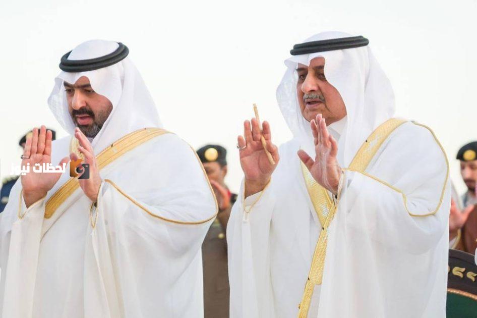 أمير تبوك ونائبه يحتفلان بعيد الأضحى المبارك بالصلاة
