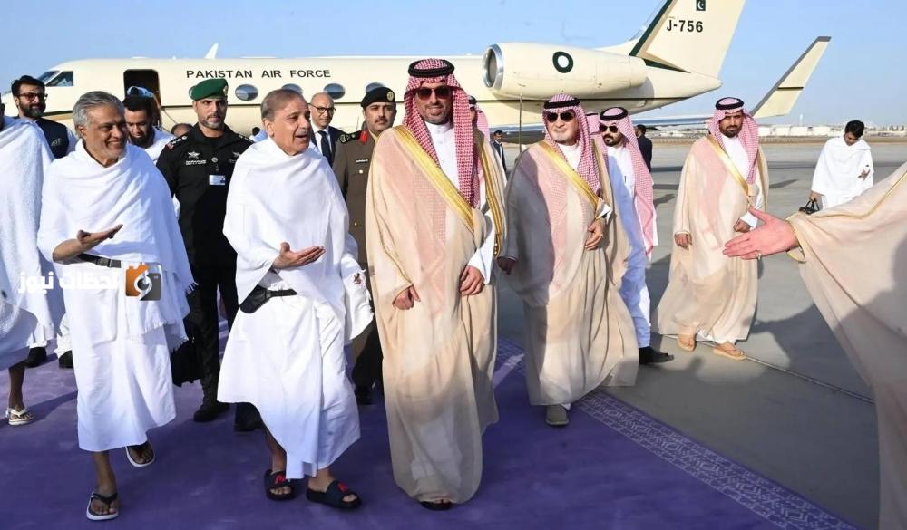 رئيس وزراء باكستان في جدة لأداء العمرة