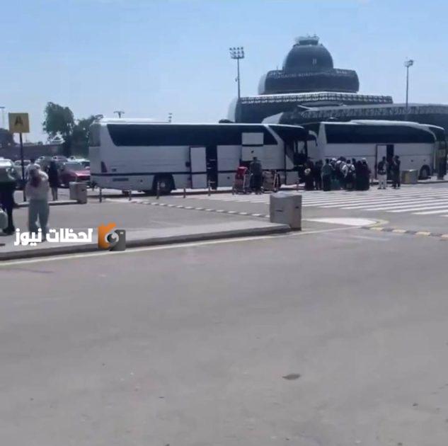 عطاءٌ إنسانيٌ في الغربة يروي قصص الدعم بفخر
رفقٌ وأملٌ في الغربة يسردان تجارب دعم إنسانية
تاريخٌ من الدعم الإنساني يُروى بفخر في الغربة
تضامنٌ إنسانيٌ يزهر في الغربة بقصص مؤثرة
دعمٌ إنسانيٌ في الغربة يُضيء قصص الفخر والكرامة