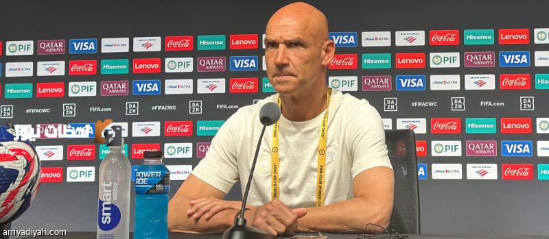ليتش يؤكد: الهلال منافس قوي بينما نعتبر أقل المرشحين للفوز بالبطولة