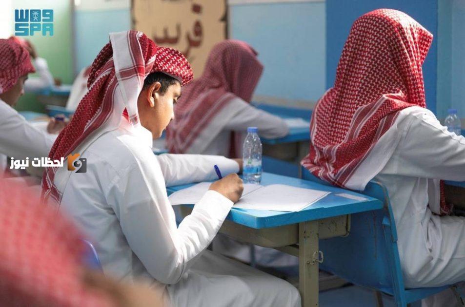 مشرفون يتابعون سير الدراسة خلال فترة الامتحانات