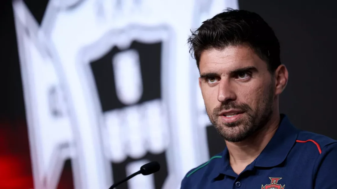 نيفيز يؤكد استمراره مع الهلال خلال معسكر البرتغال
