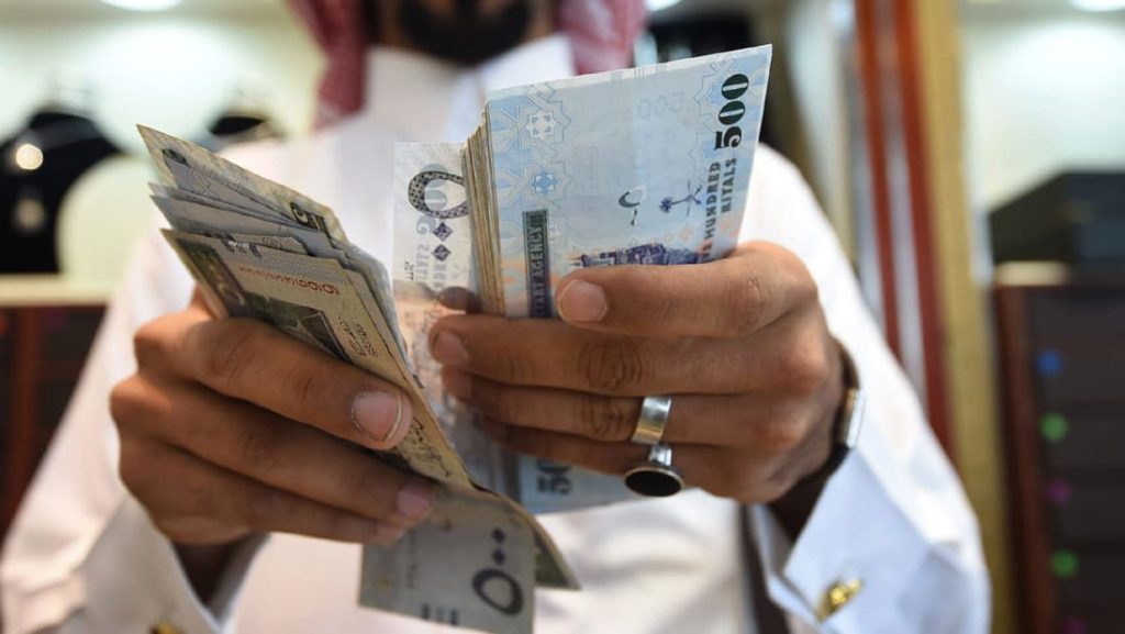 الإتاوة صارت بالآلاف!! سبب صادم لظاهرة إغلاق المتاجر في السعودية