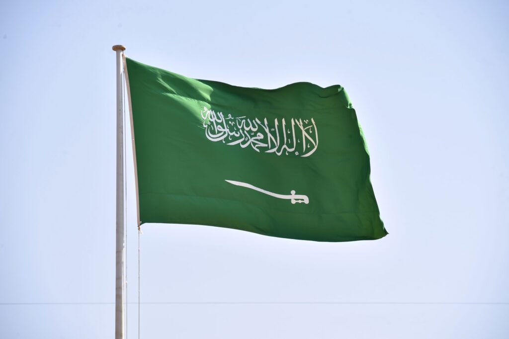 الداخلية توضح محظورات استخدام العلم السعودي قبل اليوم الوطني