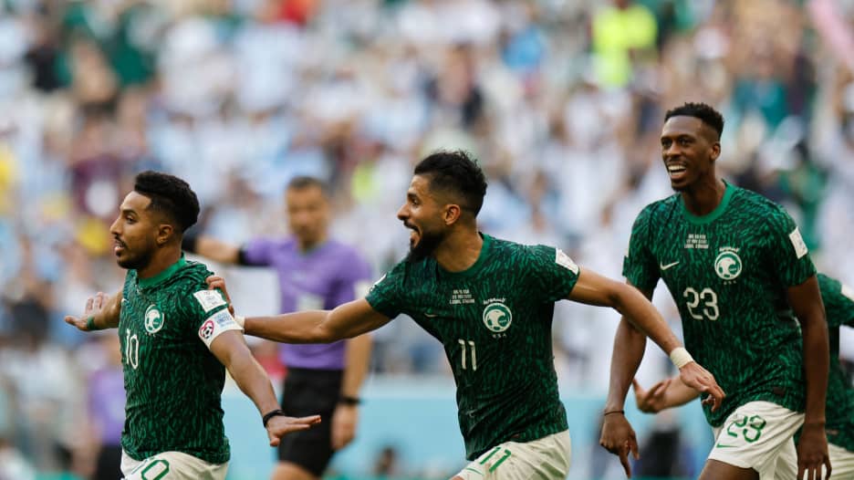 مهاجم المنتخب السعودي يوعد الجماهير بتحقيق الفوز في التصفيات
