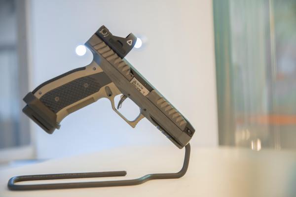 600 سلاح صيد في جناح تفاعلي بمعرض الصقور والصيد الدولي 2025