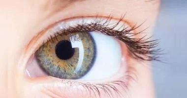 نساء 4 أبراج مشهورة بجمال عيونها.. امرأة برج الحمل نظرتها واثقة والثور دافئة