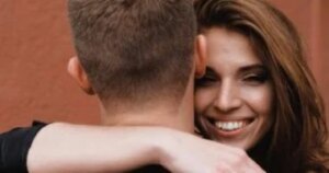 نساء 4 أبراج تتوافق عاطفيًا مع رجل برج العقرب.. أنثى الحوت ملاذه الآمن