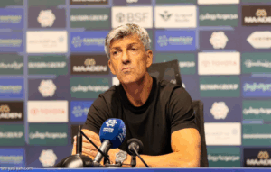 ألجواسيل يشيد بفريقه رغم الخسارة أمام الهلال ويؤكد وجود فرص أكثر ألجواسيل يشيد بفريقه رغم الخسارة أمام الهلال ويؤكد وجود فرص أكثر