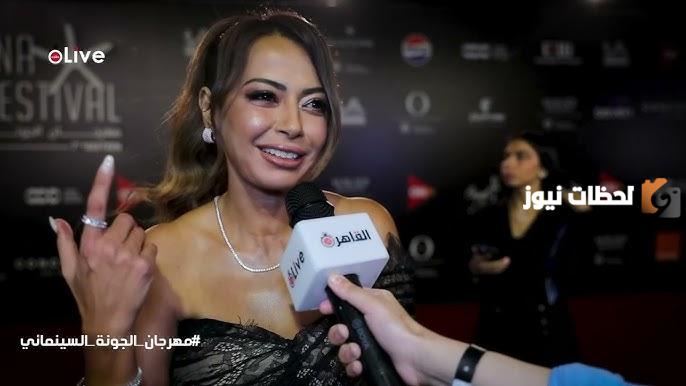 أنا مطلقة في روج أسود