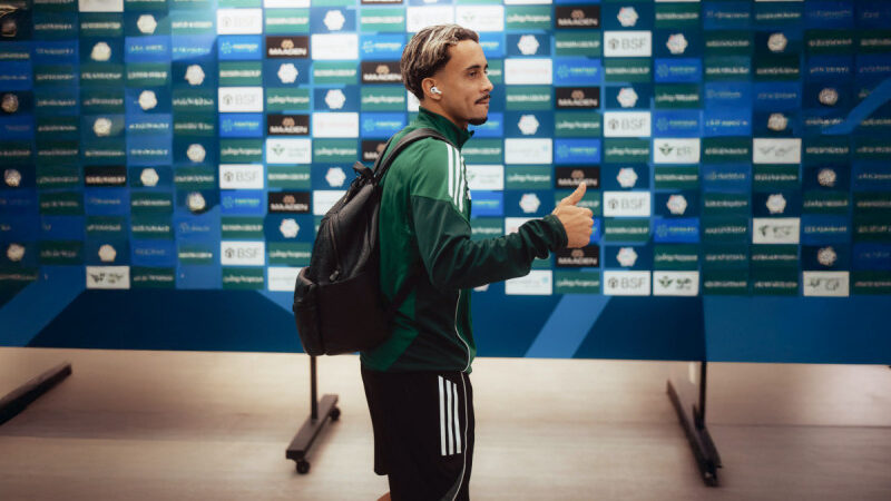 أهلي جدة يعتمد على هجوم قوي أمام الرياض في دوري روشن