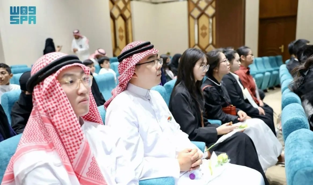 <p><strong>"إلزام المبتعثين بتدريس الصينية: خطوة جديدة لتعزيز الثقافة واللغة في المستقبل"</strong></p>