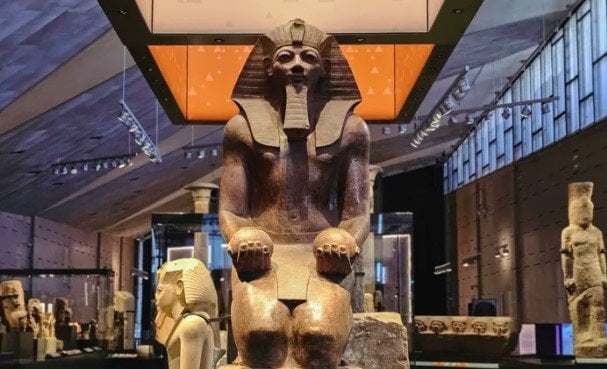 افتتاح المتحف المصري الكبير في 2025 يعلن عن إجازة خاصة إجازة افتتاح المتحف المصري الكبير 2025.. الموعد وعدد الأيام للقطاع العام والخاص