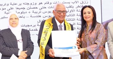 الأب القدوة بالوادي الجديد كرس حياته لرعاية وتوجيه بناته المهندسات الأب القدوة بالوادي الجديد كرس حياته لرعاية وتوجيه بناته المهندسات والمبرمجات.