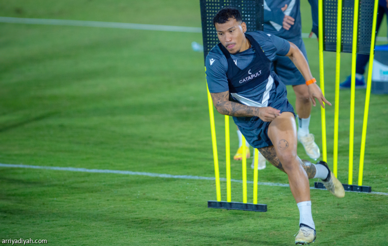 التعاون يعاني غياب بارو وفيفر قبل مواجهة القادسية المهمة التعاون يعاني غياب بارو وفيفر قبل مواجهة القادسية المهمة