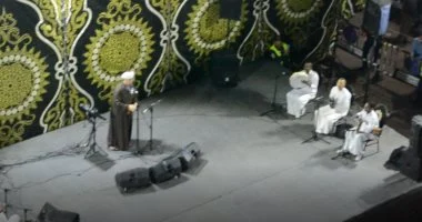 المنشد محمود التهامي يحيي الليلة الختامية لمولد الدسوقي بقصائد مدح المنشد محمود التهامي يحيي الليلة الختامية لمولد الدسوقي بقصائد مدح الرسول بكفر الشيخ.